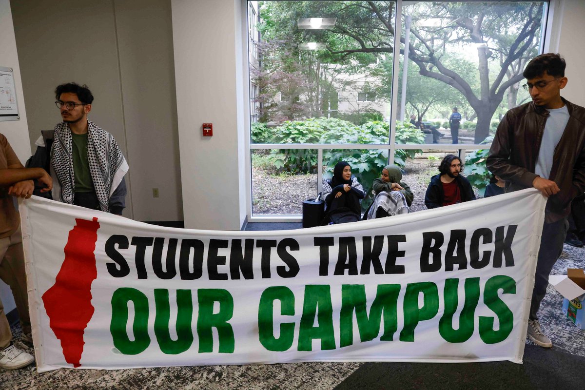 Marcela Rodrigues (@marcelanotes) on Twitter photo Long week on Texas campuses. Let's recap.
I was in the office Tuesday afternoon, when I learned UT Dallas students were occupying an administrative building. I rushed to campus and reported on their 7 hour sit-in.
πΈ <a href="/shafkat_07/">Shafkat Anowar π</a> Long week on Texas campuses. Let's recap.
I was in the office Tuesday afternoon, when I learned UT Dallas students were occupying an administrative building. I rushed to campus and reported on their 7 hour sit-in.
πΈ <a href="/shafkat_07/">Shafkat Anowar π</a>