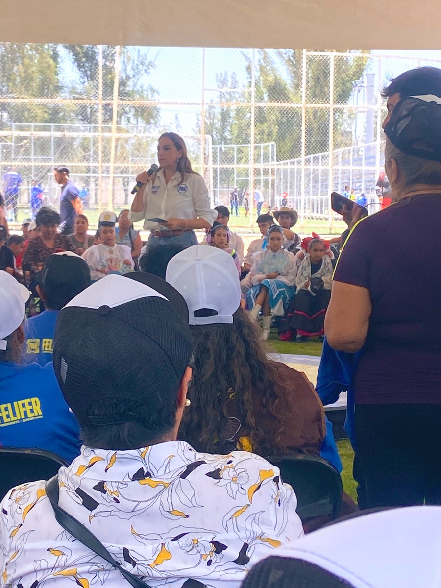 hector_sinecio's tweet photo. #MONITOR Se compromete @FeliFerMacias candidato del #PAN #PRI y #PRD a la Capital del Estado a que no habrán cobros en las unidades deportivas municipales, durante el encuentro con Asociaciones Deportivas en la Unidad del #Tintero lo acompañaron @DVenturaqro y @RosyPachecoQro https://t.co/nWIaAnkxqF