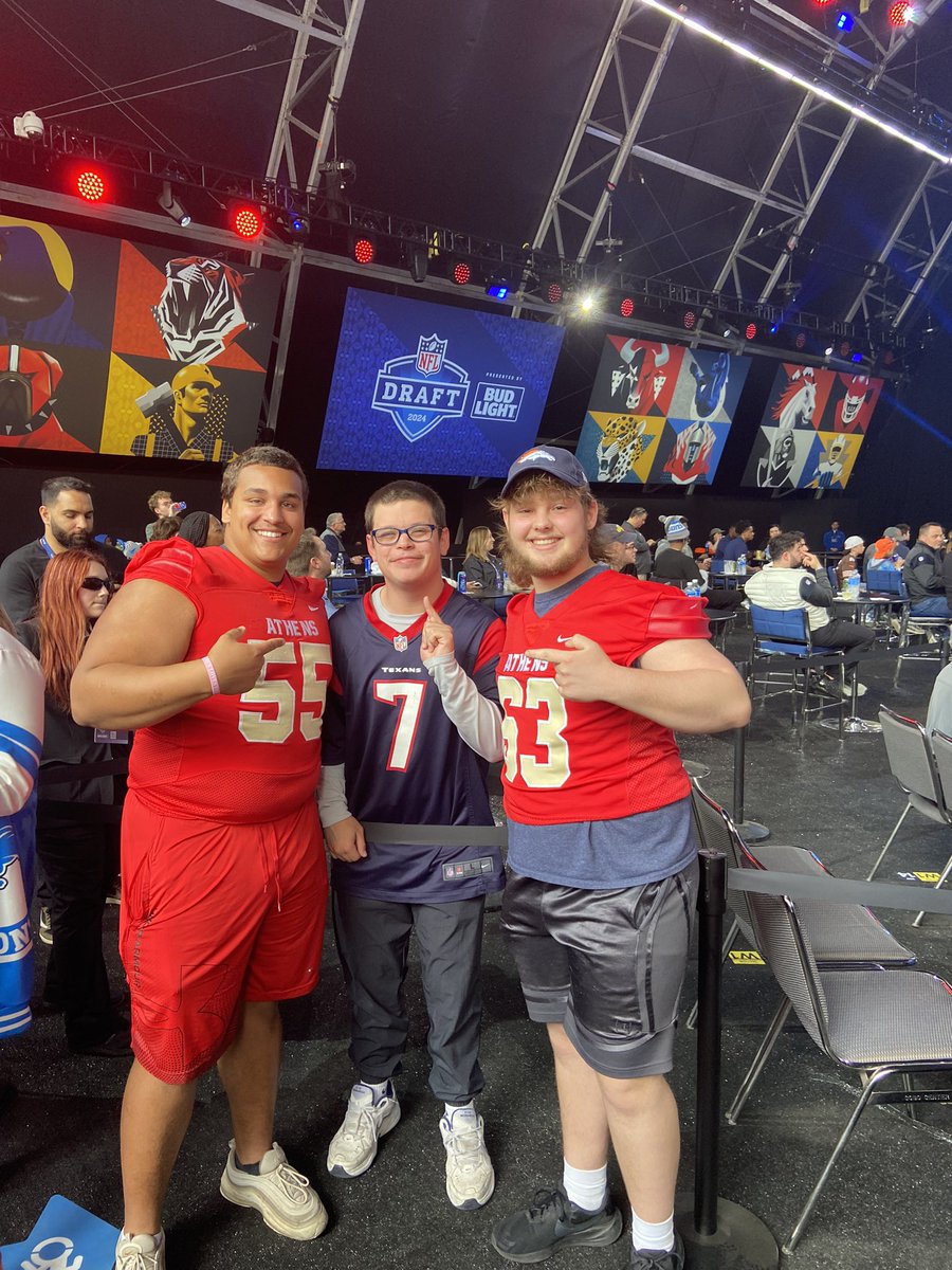 big_mic7694's tweet image. What’s up brother #Nfldraft #NFLDraft2024 #NFLDraftDetroit