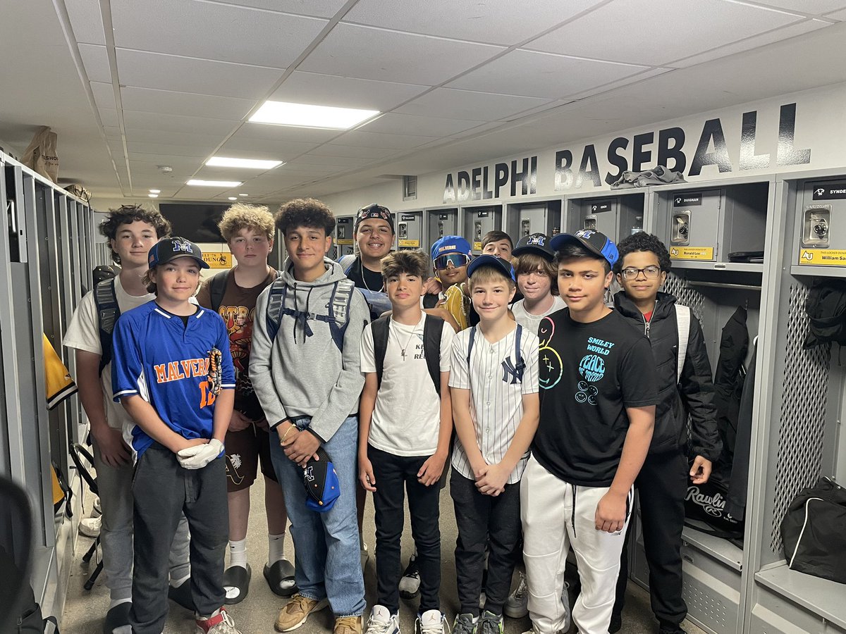 HTH Baseball team took a trip to Adelphi University to see a baseball game and meet the team. #gomules #baseball ⚾️ @MalverneUFSD @HTHMiddleSchool