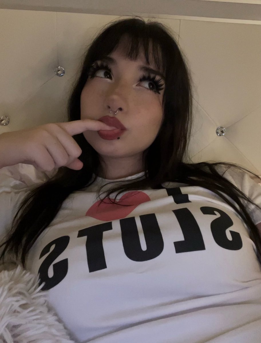 prettylarper's tweet photo. I <3 SLUTS https://t.co/kZHYvDf290
