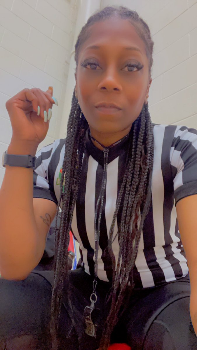 Chanel_bagg's tweet photo. I was just called a bad ass 🤣 lol I’ll take that as a compliment ☺️ #RefMode🏀 https://t.co/BRfwnfN8pN