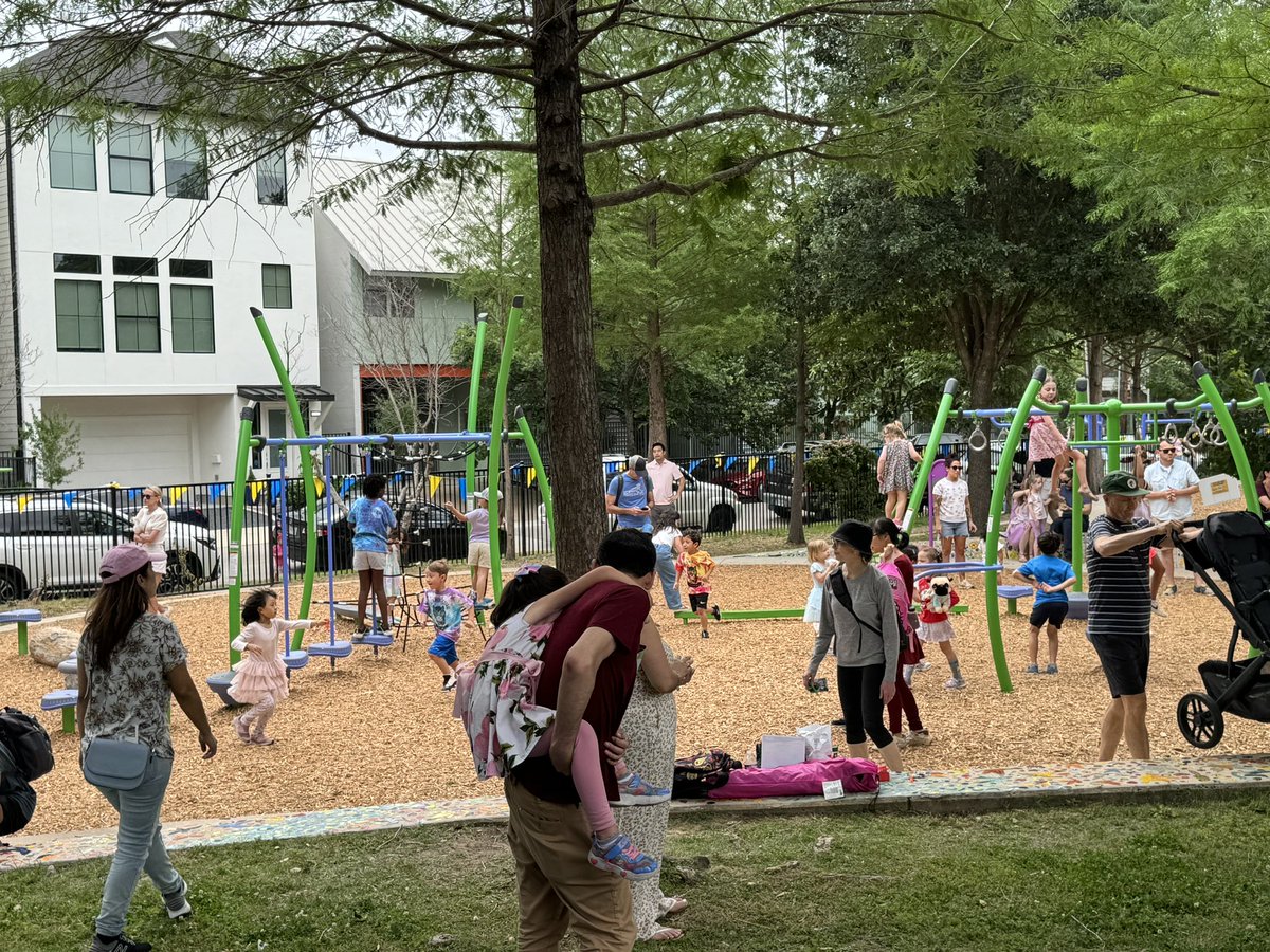 Great to be at @HISD_Baker Montessori today for the opening of their new Spark Park! Elected officials, an HISD Board of Managers member, families, and happy kids were on site. Play freely, little ones! ⭐️@HISDCentral @DrLMartinezHISD @DraESVillanueva