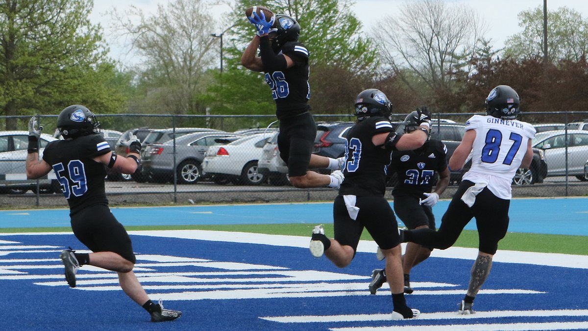 The @EIU_FB team wrapped up spring practice on Saturday with the Offense vs. Defense Spring Game The defense closed the game with a Makhi Wilson interception to post a 38-26 win Tyler Clark with a 4th Q 1-yard run for the offense Spring Game🏈👀⬇️ eiupanthers.com/news/2024/4/27…