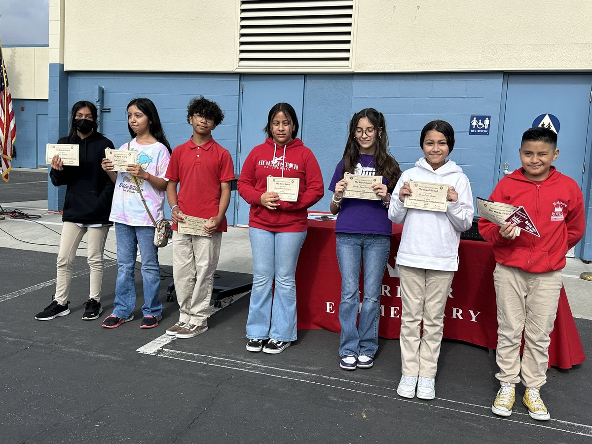 This week we had a beautiful Flag Assembly where we recognized students achievements, honored our office staff & surprised the entire school with a @RorimerRoyals student lead cheer team🙌🏻 #WeAreRUSD @brianleehuff @_JulieMitchell_ @David4RUSD @Kevin_Hayakawa @Erik4RUSD