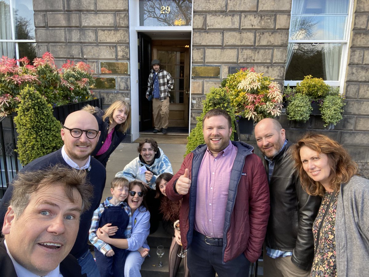 Impromptu magic to some lovely people I met arriving / leaving @royalscotsclub who were celebrating inside for a 90th Birthday <3

#jimthemagician #magicjim #beyondbeliefmagic #beyondbelief #magicbeyondbelief #closeupmagic #closeupmagician #ediburghmagic #90thbirthday #impromtu