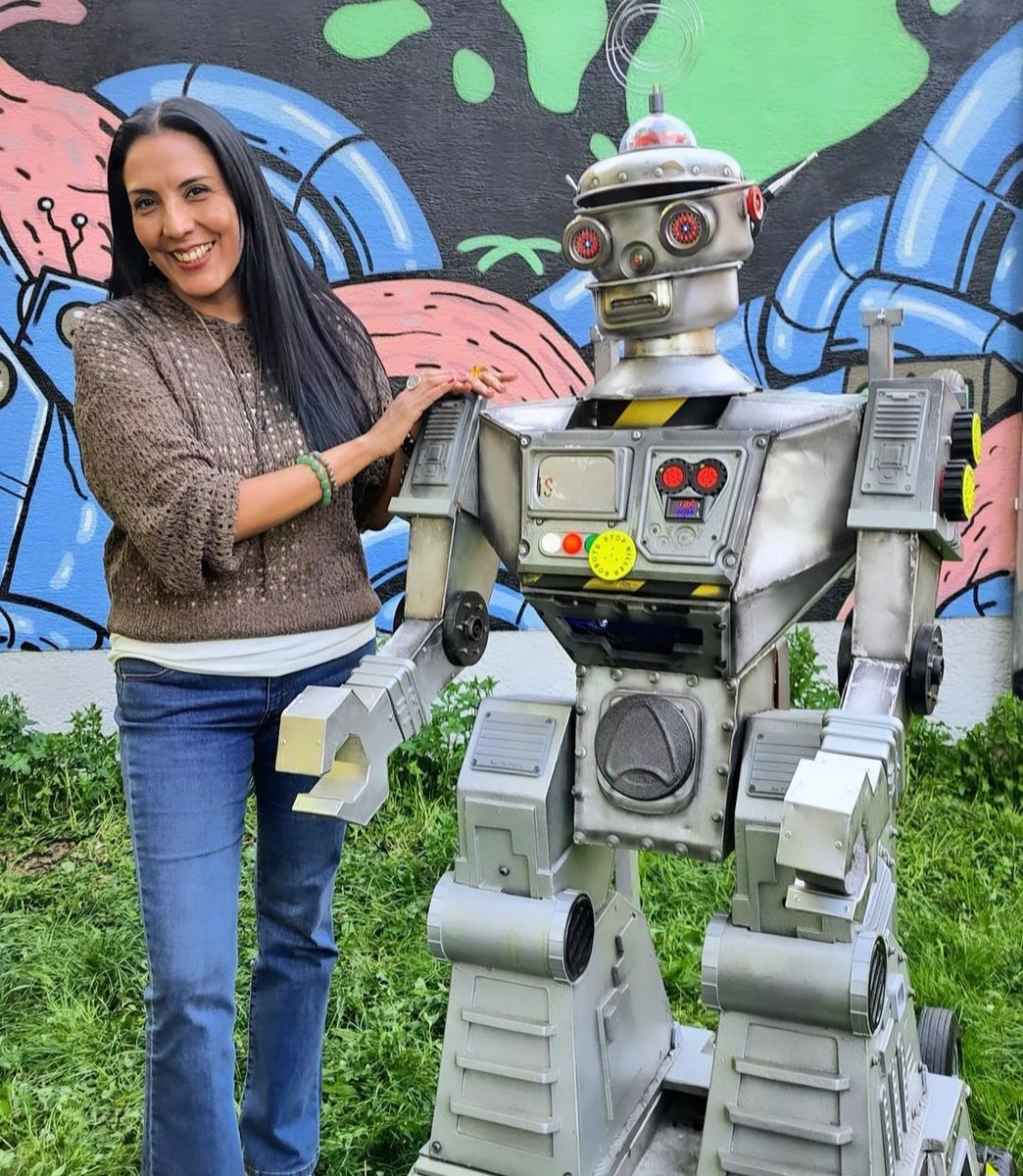 Cerramos la reunión global de 
@BanKillerRobots con aportes, intercambio, escucha y aprendizajes. Ahí estuvo @Giselalujan_a para unirse a voces de la región y el 🌎 que buscan detener a los robots asesinos.

Listas y listos para #ActionAtTheCrossroads 
#TeamHuman