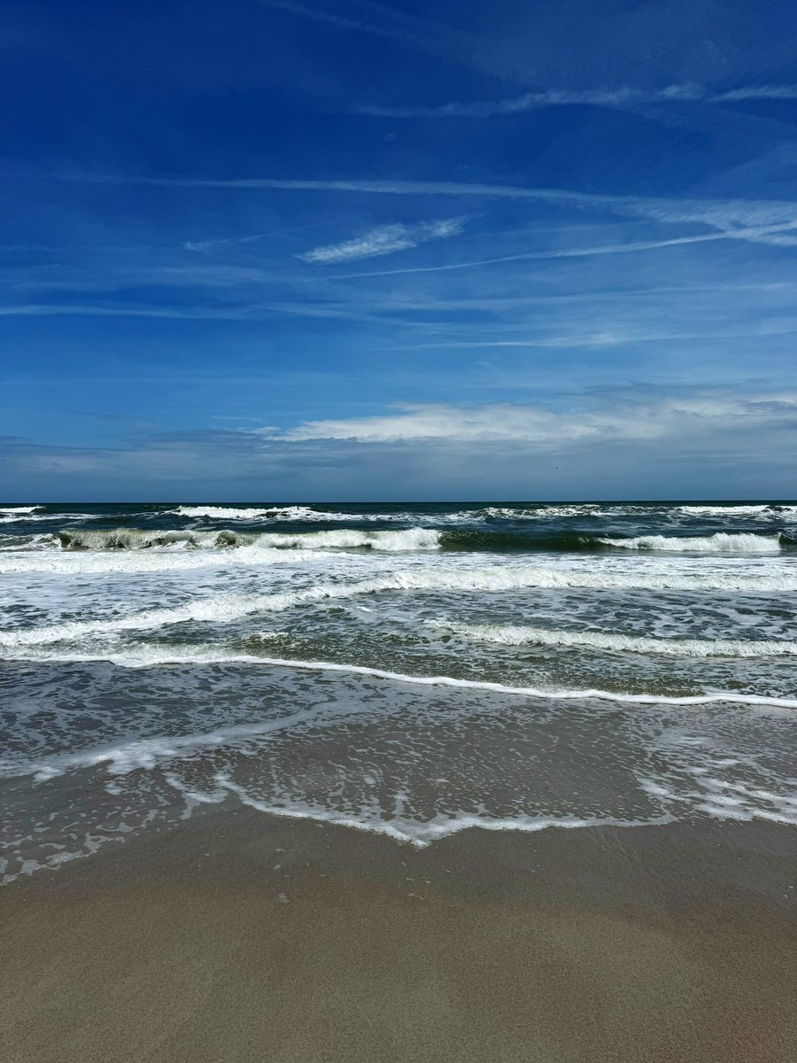 Sometimes all you need is some surf, sand, & sun . ☀️ 

#beachlife #myhappyplace 🩵