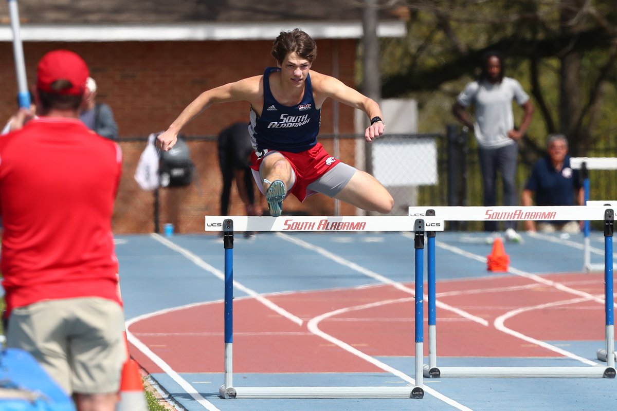 𝐌𝐞𝐧'𝐬 𝟒𝟎𝟎 𝐌𝐞𝐭𝐞𝐫 𝐇𝐮𝐫𝐝𝐥𝐞𝐬

Bo Webb posts a time of 53.51 to secure second place overall ‼️🥈

#OurCity