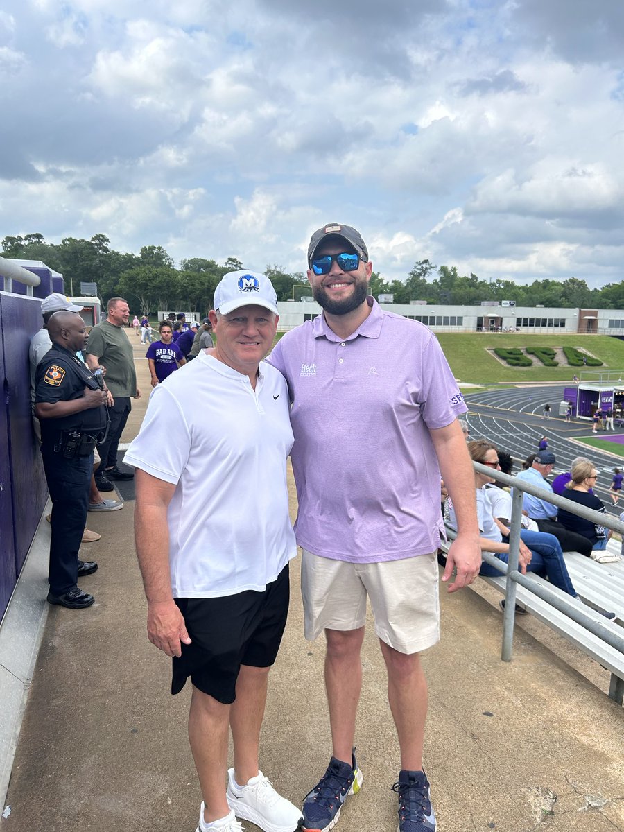 Takes me back!!! My very first offensive tackle to coach as a head coach ⁦@EustaceISD⁩ ⁦@TooTallYates⁩ #stud those were good times! Great seeing him ⁦@SFA_Football⁩ spring game!