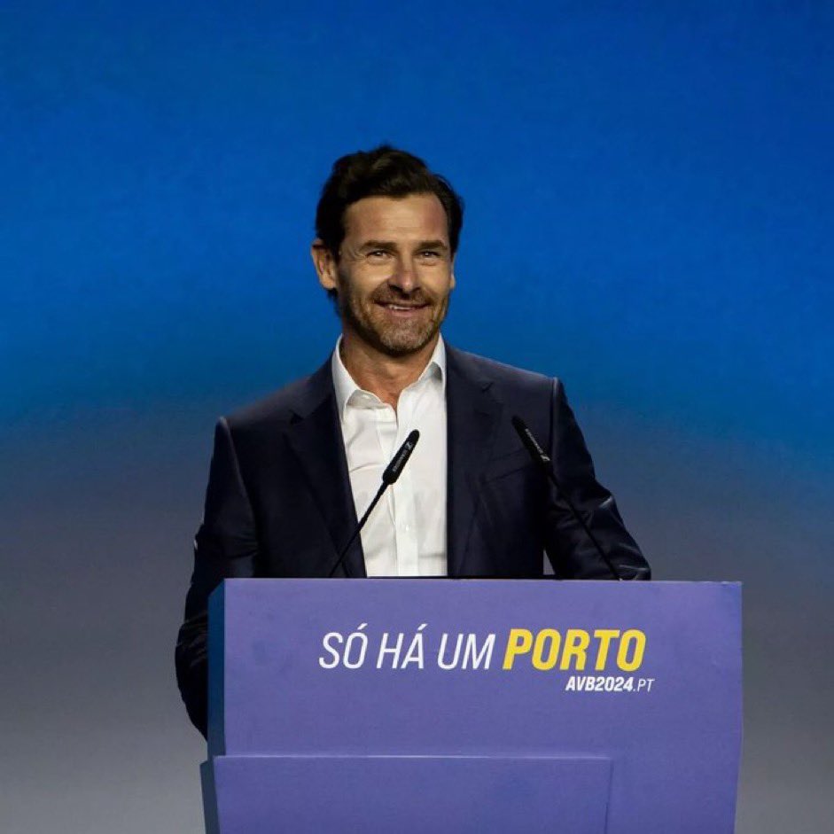 AlexDS78's tweet photo. 🎉🚨C’EST OFFICIEL ! André Villas-Boas est le nouveau président du FC Porto et occupera ce poste au moins jusqu’en 2028, suite à sa victoire lors des élections d’aujourd’hui.

Après 42 ans au pouvoir, le règne de Pinto da Costa a pris fin ce soir. On le remercie pour l’énorme travail qu’il a réalisé pendant de longues années, mais il était clairement temps de tourner la page. C’est surtout triste de partir par la petite porte, mais personne ne l’oubliera.

C’est historique ce qu’il se passe !