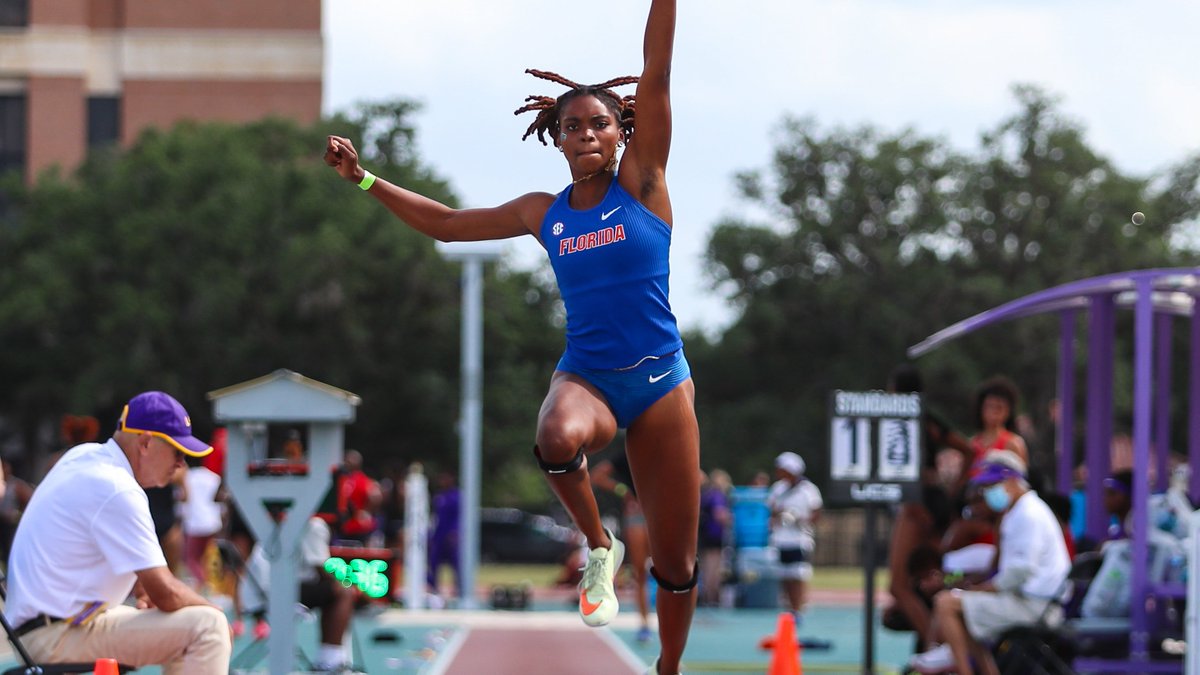 GatorsTF's tweet photo. Trio of Triple Jumpers 3⃣

7. MJ Holloway - 15.32m/50'3.25"

4. Alissa Braxton - 12.97m/42'6.75" (+4.2)
8. India Alix - 12.43m/40'9.50" (+3.0)

#GoGators 🐊 https://t.co/nDTffjEzE3