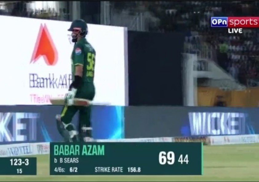 Local man is confused 😭

Best batsman of               Not a T20                            this generation                      player 
#PAKvNZ #BabarAzam𓃵 #ViratKohli𓃵 #PakistanCricket #IndiaCricket