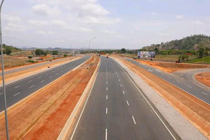 BREAKING: FCT Minister, Nyesom Wike inspects ongoing road projects in Abuja, says President Tinubu will commission multiple projects during his one-year anniversary in May Projects visited by Wike include: - Construction of the Southern Parkway from the Christian Centre to Ring…