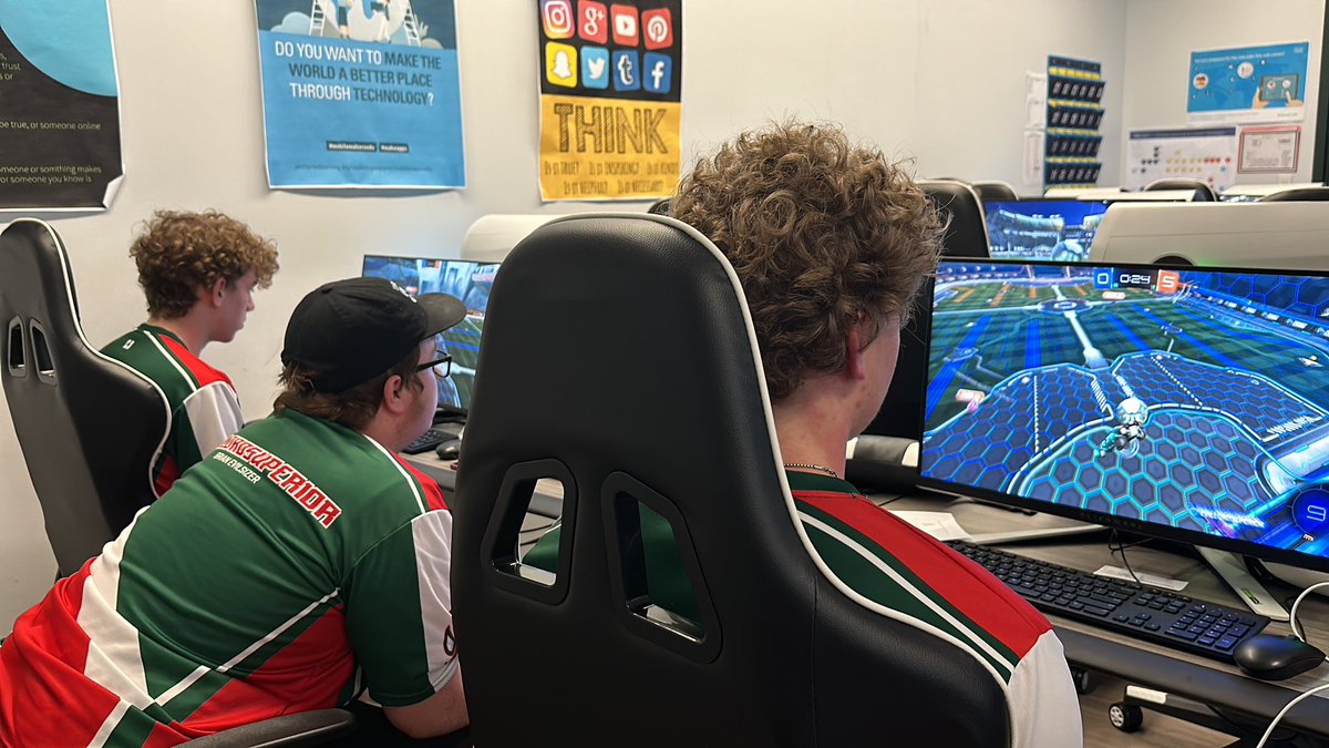 A close match in LR2 against Yorkville ends Salem RL’s day. Top 16 in the state. Well done Wildcats!