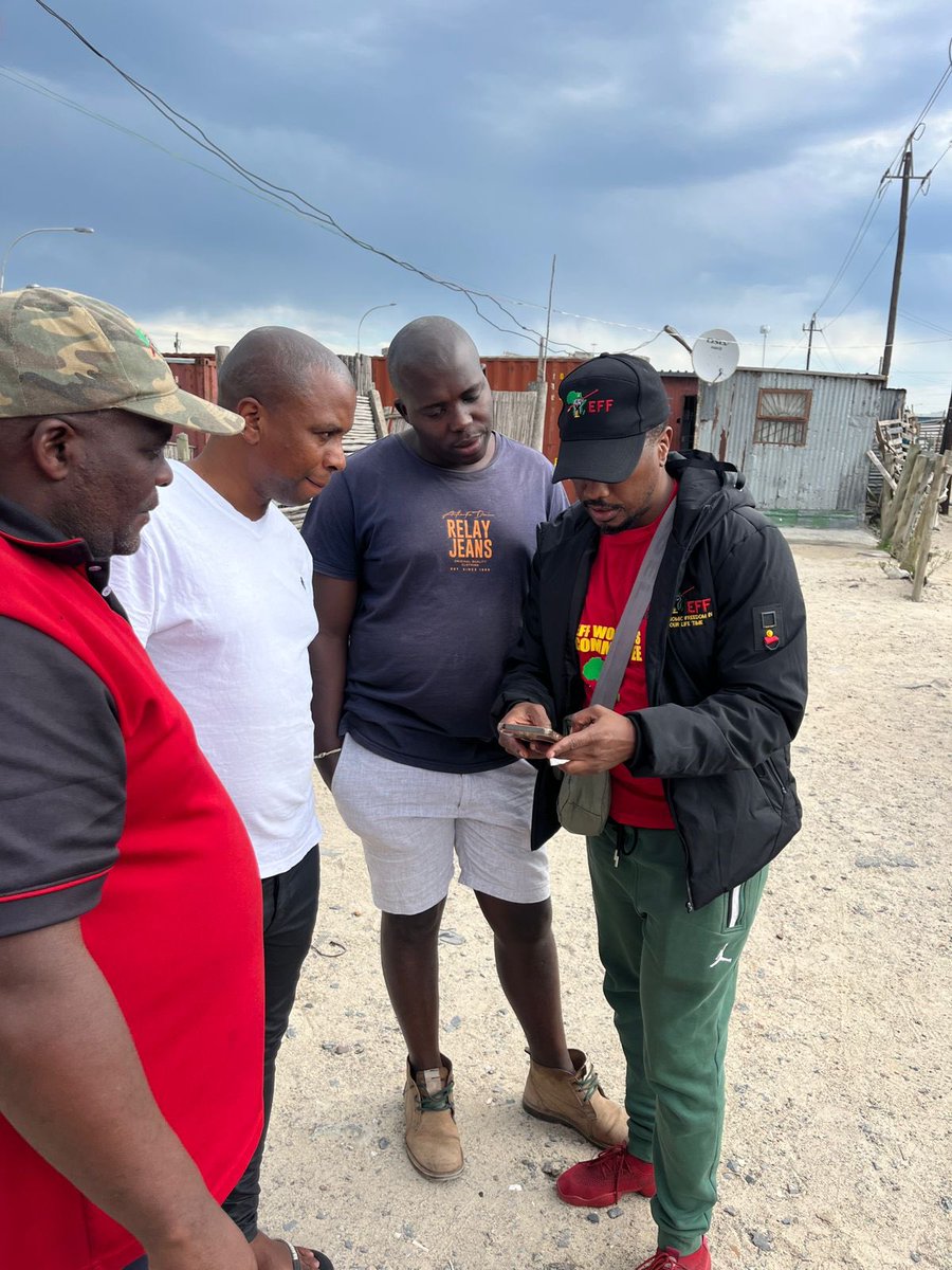 ♦️In pictures♦️

Fighters doing door to door Ward 104. Inkwenkwezi and Zusakhe VD, Zone 3 in Du Noon. 

#VoteEFF2024 #VoteEFF29May