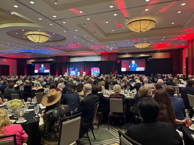 A HUGE crowd at this weekend's Harris County Republican Party, @HarrisCountyRP, Lincoln Reagan Day Dinner! It shows the Republican base fired up to take back the County! Great keynote with Senator Tim Scott from South Carolina, who says Texas and SC are 'cultural cousins' - LOL,…