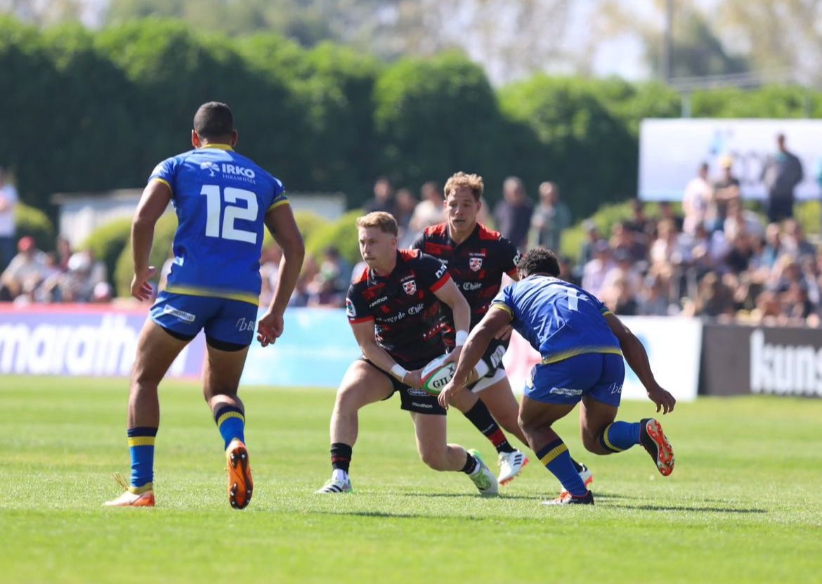 ¡DE MO LE DO RES! 🚜🚜🚜 Selknam 🏉 logró su tercera victoria consecutiva en el @SuperRugbyAM , luego de vapulear por 43-15 a Cobras XV 🇧🇷 en el Old Grangonian Club. El quince profesional chileno dominó de principio a fin y se afianza dentro de los cuatro mejores. La próxima…