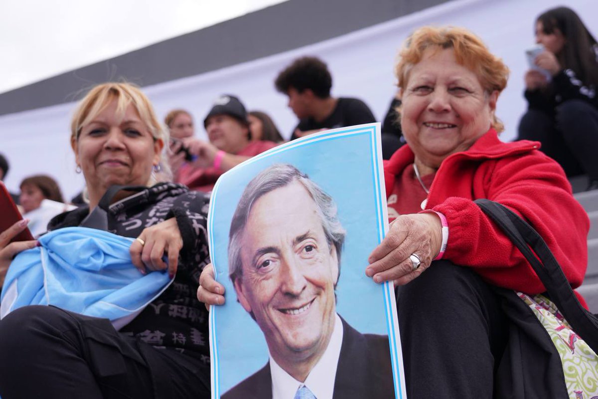 CFKArgentina's tweet photo. En camino hacia Quilmes. ¡Nos vemos en un ratito! https://t.co/3xmLfdz1uz