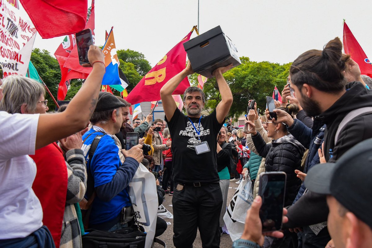 Este pueblo es mi pueblo el de siempre, el de toda la vida.
Apronta tu corazon.