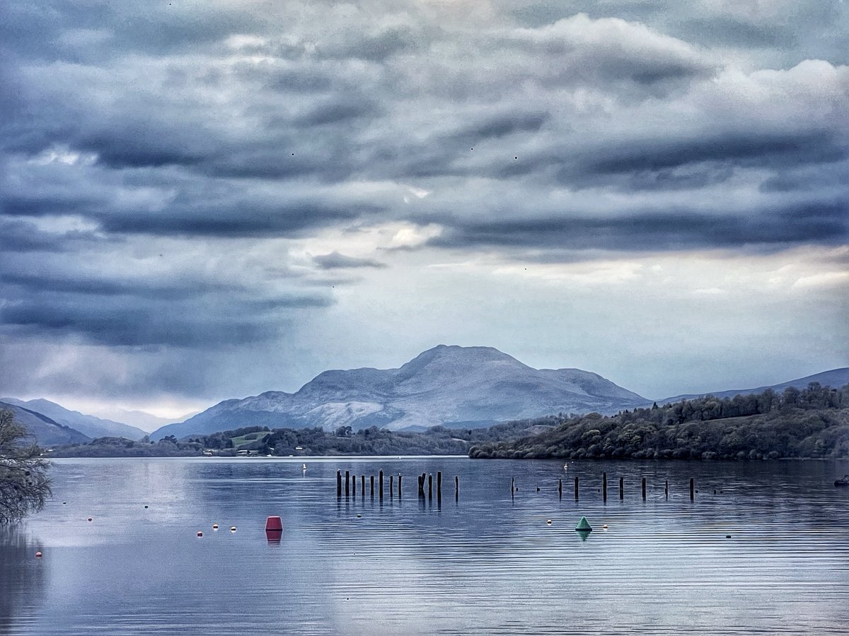 Loch Lomond on an evening when the weather turned from being mild and dry to one with a chill in the air and incoming rain. ⁦@StormHour⁩ ⁦@ThePhotoHour⁩ #LochLomond #Scotland