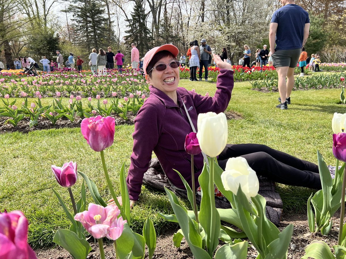 connie_ma7's tweet photo. @ElizabethParkCT smile and wave! #CTgardens https://t.co/MEs3xUhxuQ