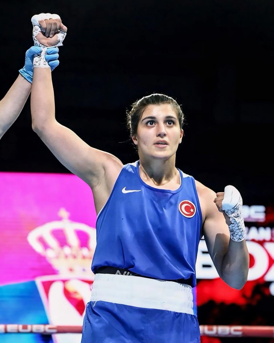 Avrupa'da gurur gecesi! 🇹🇷 Avrupa Boks Şampiyonası Kadınlar 52 kg'da Buse Naz Çakıroğlu, 66 kg'da ise Busenaz Sürmeneli altın madalyanın sahibi olarak hepimizi gururlandırdı. Kızlarımızı gönülden tebrik ediyorum. 🥇👏🏼