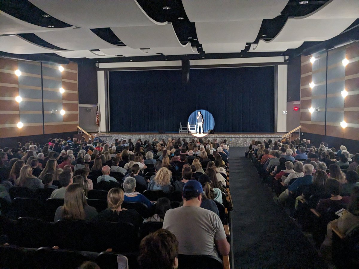 Packed house for PTHS final performance of Beauty and the Beast!! Break a leg (again) performers and crew, so proud of you!! <a href="/PTHS_musical/">PTHS Musical🎭</a> @RichHayzler <a href="/MichaelPortas/">Michael Portas</a> #peqpantherpride #BeOurGuest!