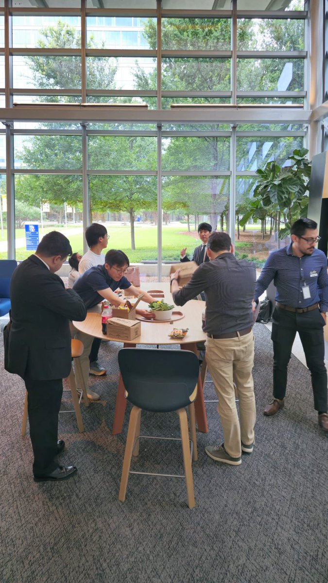 Michael_S_Wong's tweet photo. Great @SouthwestCatSoc Spring meeting❗️ Outstanding turnout (>150 folks), super engaging academic&amp;industry talks; spacious facilities at Shell Woodcreek👍 (And, a best poster award presented by Welman👏) https://t.co/u8Aqgj9B5P