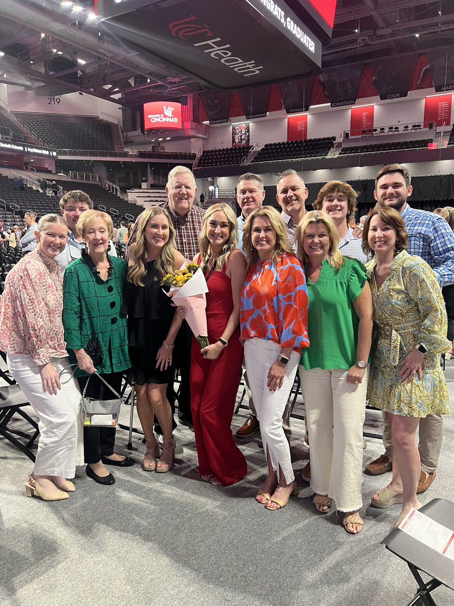 DHollandMD's tweet photo. Congrats @hollanddlyd I’m so proud of you! You’re going to be a great and compassionate nurse. Love you! @UCnursing #Senior100 #classof2024 https://t.co/C7z2f0YSnH