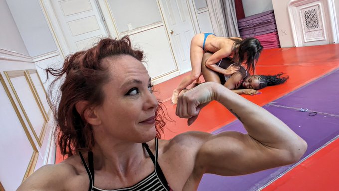 People get up to the most interesting things in my studio! 😉🤼&zwj;♀️ @queenbrigit @lanaluxurious https://t<a href="/tag/nadialadyjustice"class="tags"><span>#nadialadyjustice</span></a>