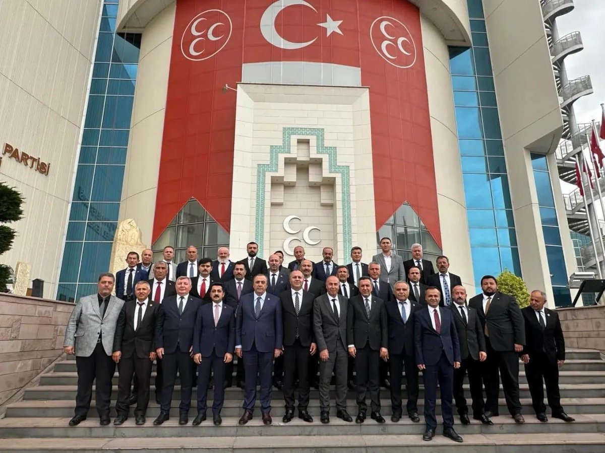mhpcorum's tweet photo. Genel Başkanımızın A takımında genel sekreter yardımcısı olarak görev alan milletvekilimiz sayın Vahit Kayrıcı ağbeymizi  MHP genel merkezimizde ziyaret ettik. https://t.co/Gnvo0bZaZC