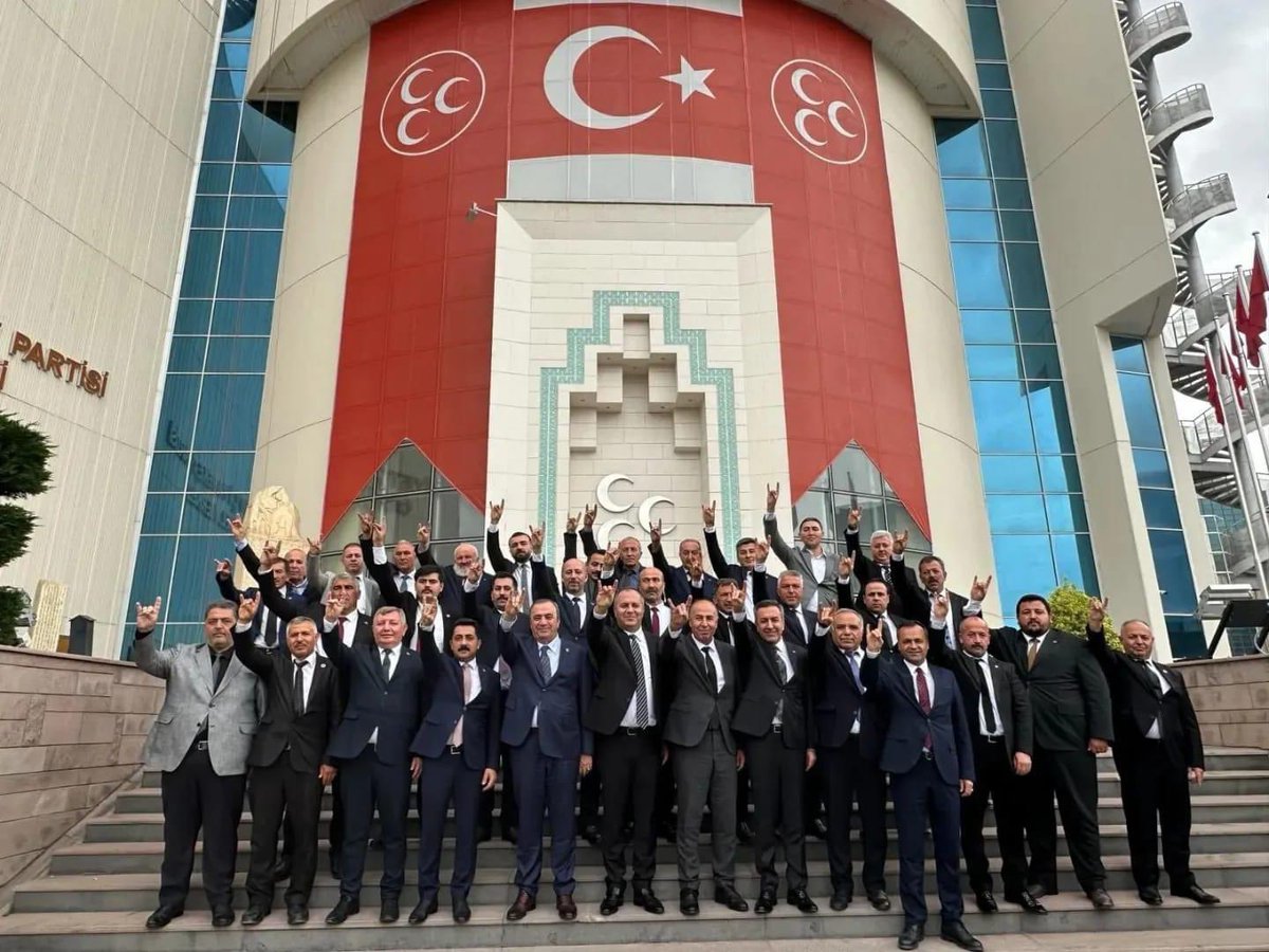mhpcorum's tweet photo. Genel Başkanımızın A takımında genel sekreter yardımcısı olarak görev alan milletvekilimiz sayın Vahit Kayrıcı ağbeymizi  MHP genel merkezimizde ziyaret ettik. https://t.co/Gnvo0bZaZC