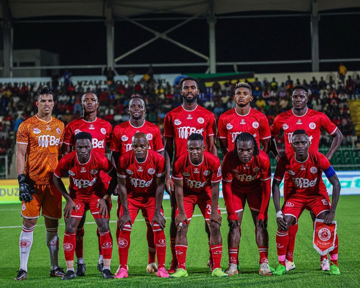 BREAKING NEEEWS..!! KOMBE LA KWANZA LA MNYAMA..!!

FT: SIMBA SC 1-0 AZAM FC
77’—⚽️Babacar Sarr

#MuunganoCup