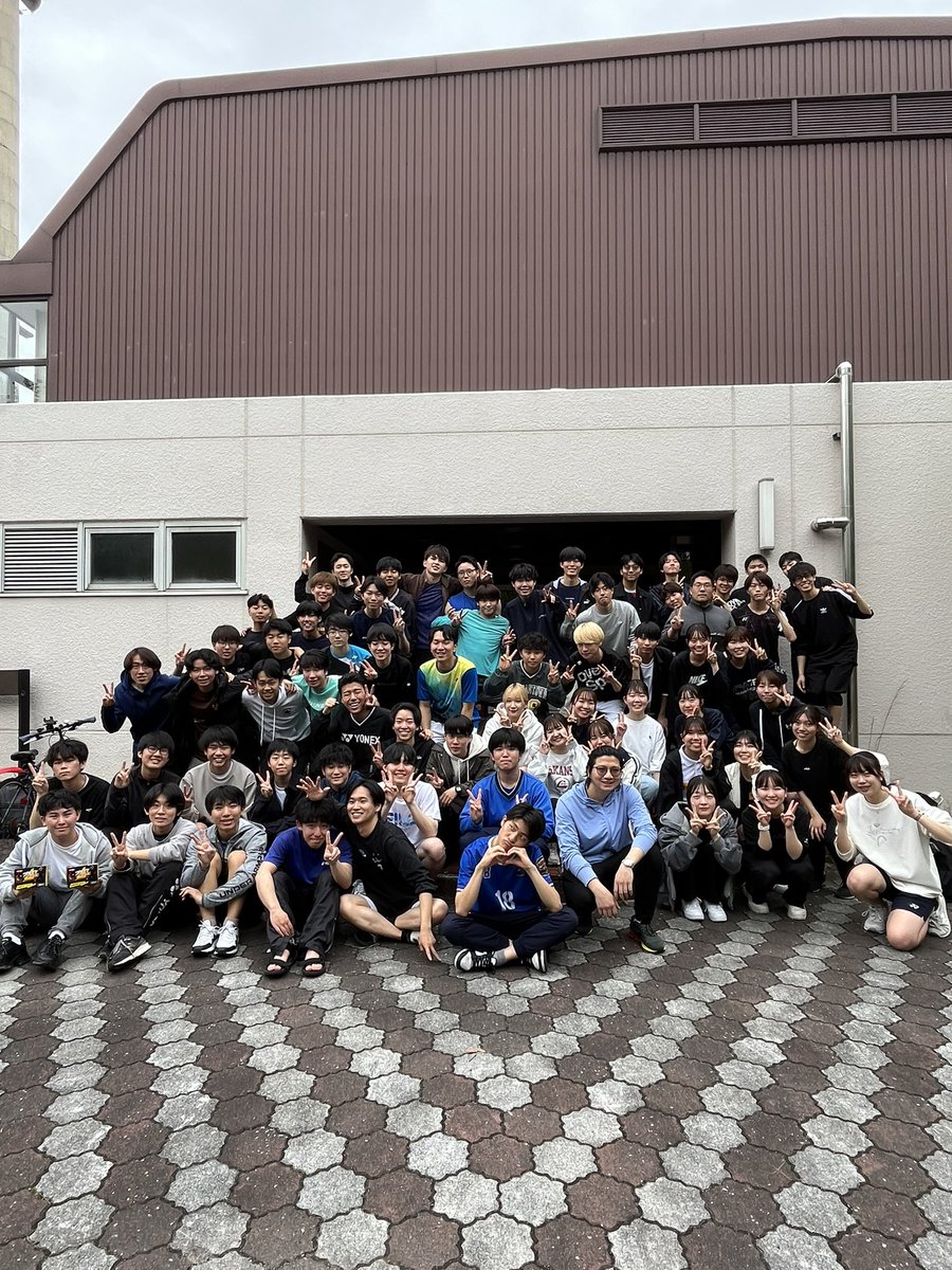 shuttles_hu's tweet photo. 06を含めた初のイベントとして団体戦を開催しました🔥

いつもよりも真剣に試合をしてとても盛り上がりました！06との距離も縮まり、とても楽しかったです！
5月末まで新歓を開催いたしますので興味のある方はご参加お待ちしております。 https://t.co/SLugMKazxH
