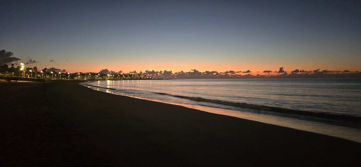 This mornings #bluehour Playa de #Matagorda #Lanzarote #stormhour @StormHourMark @ThePhotoHour @artpool40 @kelper60 @WeatherCee @barrabest @Lighthouses_NE @liam_beckett