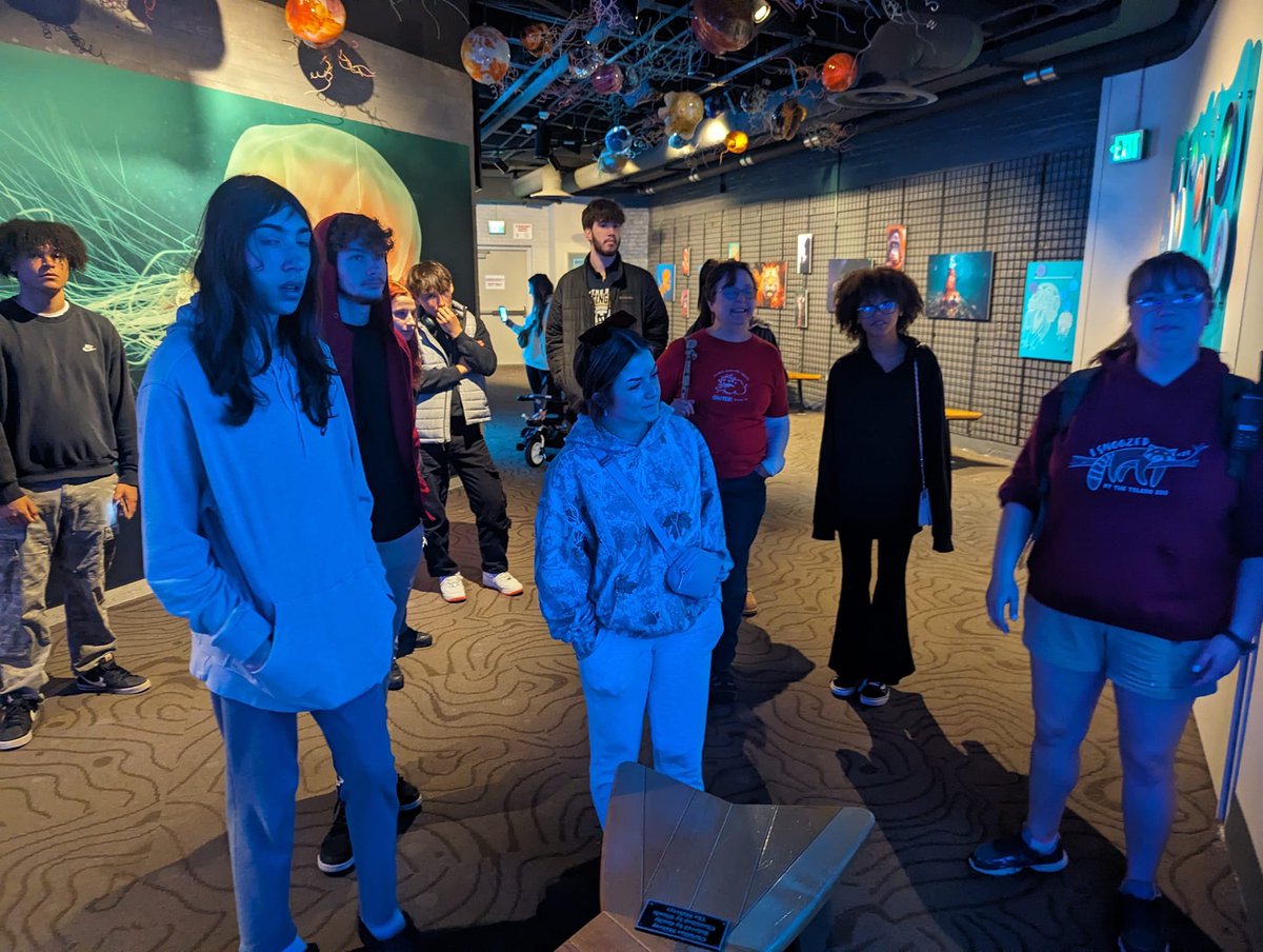 Learning happens outside the classroom all the time in WLS! Mr. MacKenzie's Biology 2 class spent the day at the @ToledoZoo on Friday and, thanks to the good people at the zoo, even got to do a behind the scenes tour of the aquarium and a live animal demonstration!