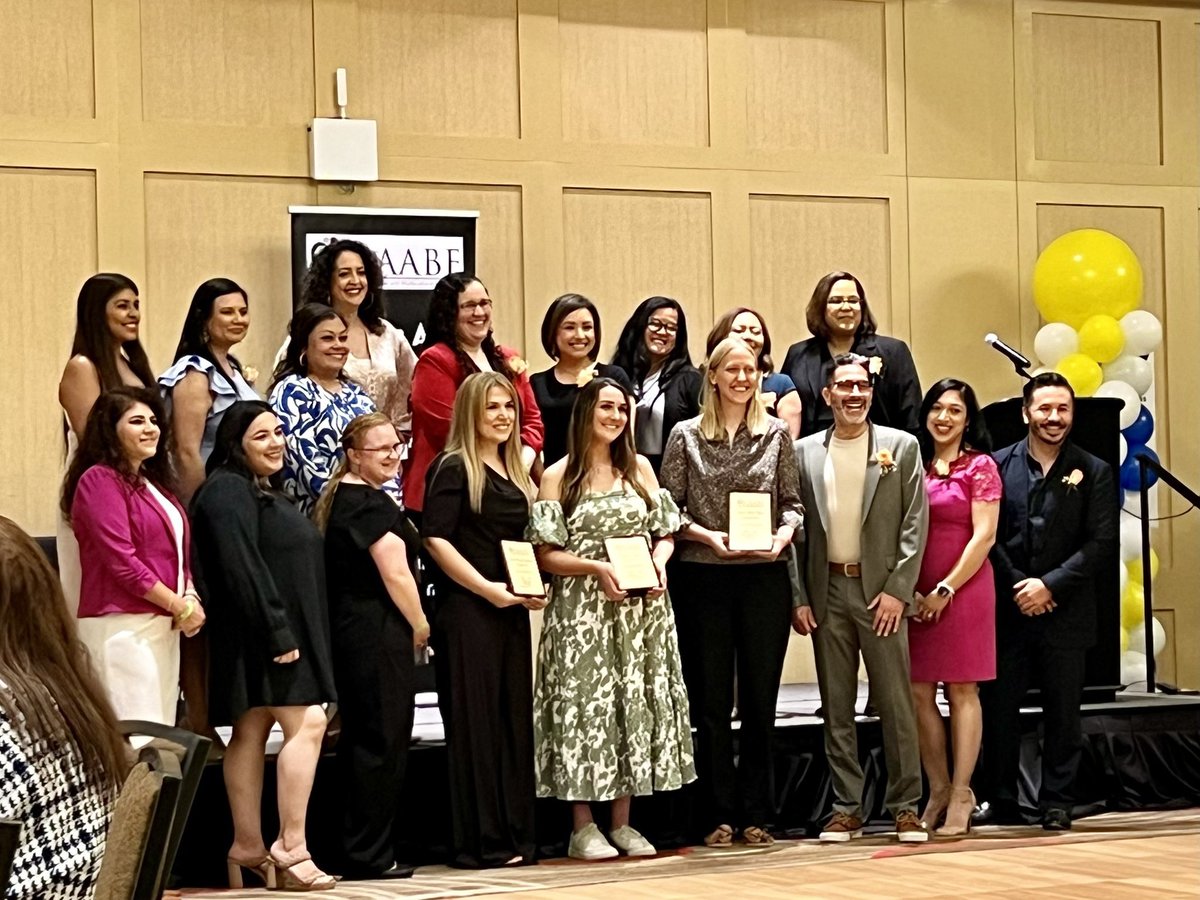 ¡Que hermosa celebración para reconocer a maestra/os bilingüe/ESL en #HAABE_2024!  Enhorabuena <a href="/HAABE_/">HAABE</a> Fue mi honor estar conviviendo con ustedes <a href="/TA4BE/">TABE</a> <a href="/DrUseroGonzalez/">Francisco Usero-González, Ph.D.</a> <a href="/dlrmer/">Rolando A. Merchan, Ed.D.</a>
