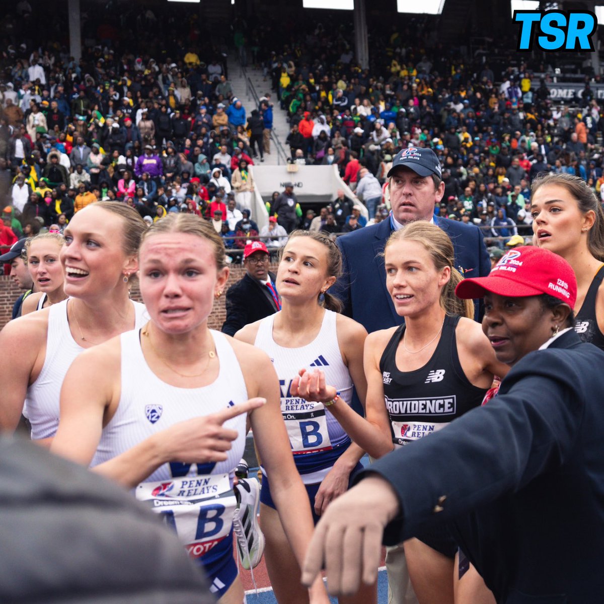 Madness in the women’s Championship of America 4x800m relay! Providence loses the baton in the final moments, resulting in a DQ and a Washington win with an NCAA record of 8:17.28! 📸 via Sean Ahearn