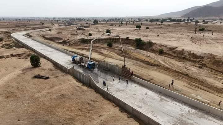 The erosion control project along FCE, London mai Ɗorawa, Alkahira, Arawa down to Wuro Kesa in Gombe is progressing really well. Status: Ongoing.