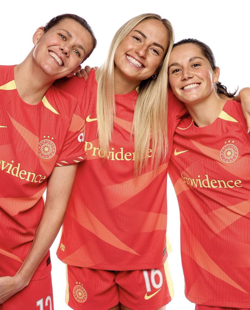 This trio had an incredible game last week, and they’re back on the pitch today at 7:30 PM ET 🍁

Cheer on Canada’s Christine Sinclair, Janine Beckie, and Jessie Fleming for FREE on NWSL+ 📺

#NWSL | #BAONPDX | #CANXNT | #CANWNT