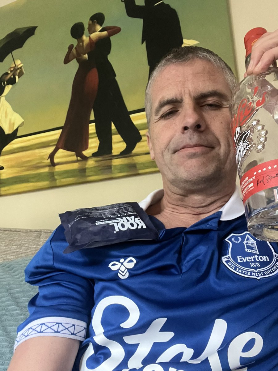 So for the 2nd time in my life I dislocate my shoulder during an Everton game!1st time late goal against ManU and ripping my shirt off in the pub this time half time toilet break!! <a href="/Everton/">Everton</a> thanks to <a href="/wolfieswhisky/">Wolfie’s</a>  my pain has been numbed and on the way to A and E got it back in