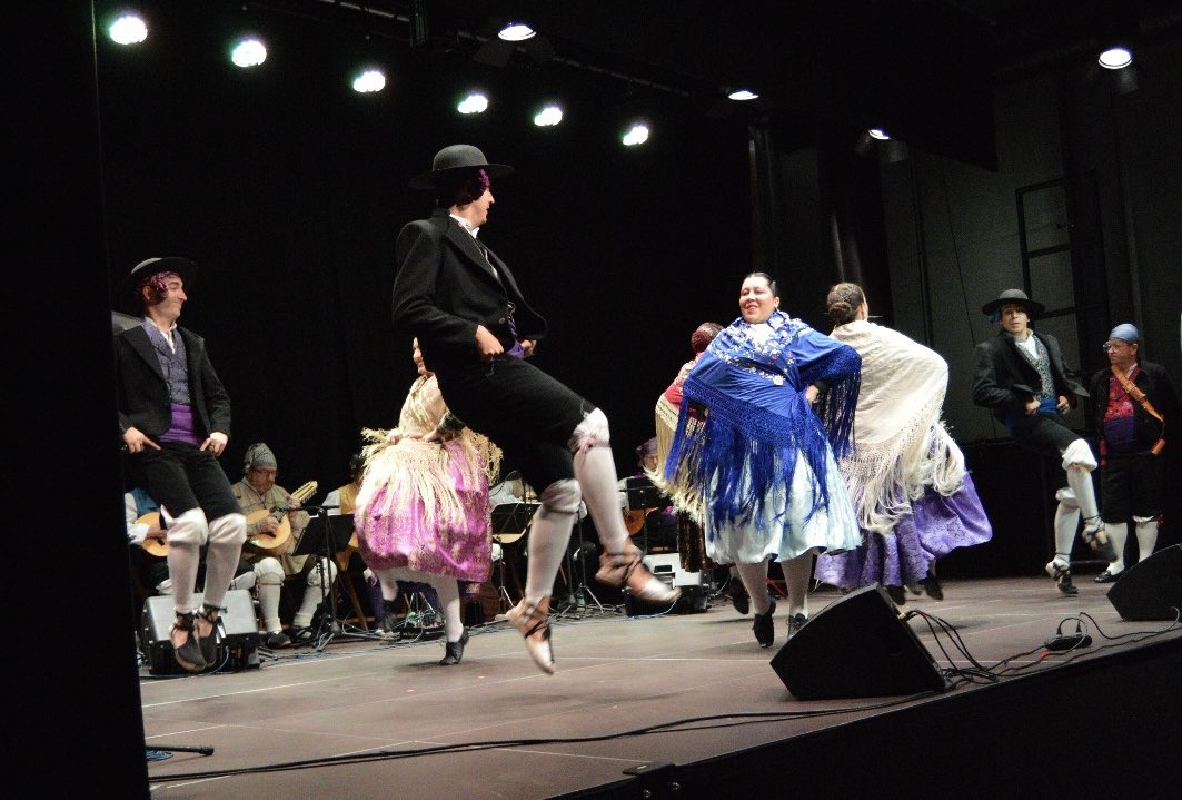 🎵 CASAS REGIONALES | Esta tarde ha tenido lugar en Gilitos el Festival de Jotas con motivo de San Jorge, organizado por la Casa de Aragón en Alcalá de Henares. Nuestra concejala @MariaArangurenV ha estado acompañándoles ☺️