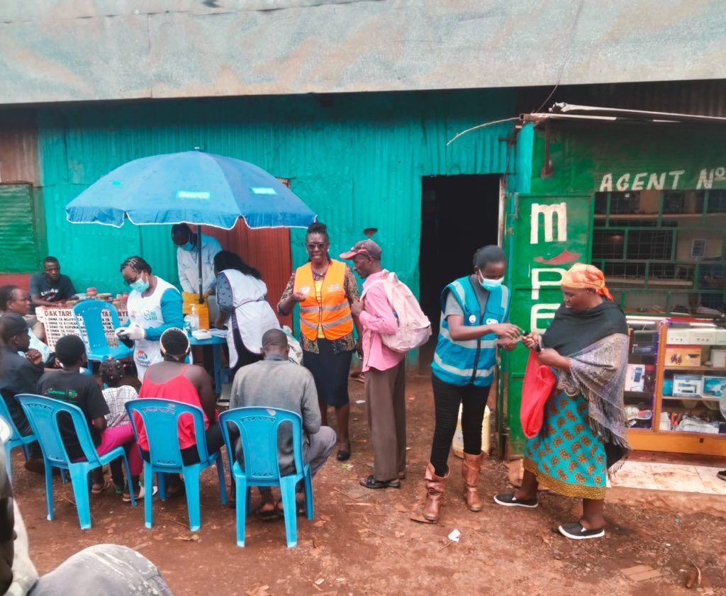 Expanding access to immunization is vital for achieving the Sustainable Development Goals. In observance of #WorldImmunizationWeek2024, Nairobi County conducted a community outreach at Karura Dispensary, promoting vaccine use to safeguard people of all ages against disease.