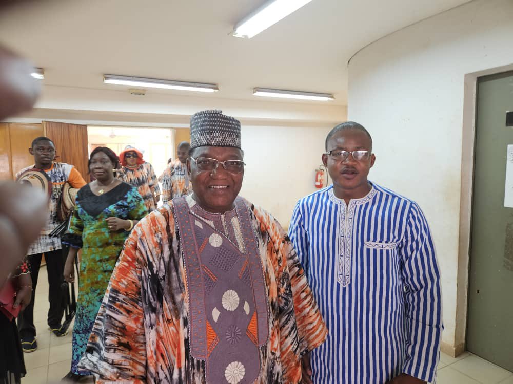 C’est aux côtés de monsieur #LASSINE_DIAWARA, richissime homme d’affaire, opérateur économique et précurseur du monde banquier moderne au Faso que le PDG de JEPEB, M. Yannick Laurent Bado a fait son entrée dans la cuvette du stade pour la cérémonie d’ouverture de la #SNC.