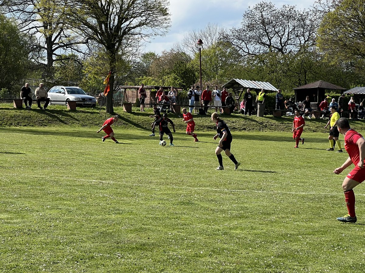 FCMotorNBGDSued's tweet photo. Unsere 2. meldet sich in der Meisterschaft zurück.
Heute gab es einen souveränen 6:2 Erfolg beim SV Schönhausen!
Nächste Woche kommt Salow zum Spitzenspiel zum Weidenweg. https://t.co/lCsRkHsXKC
