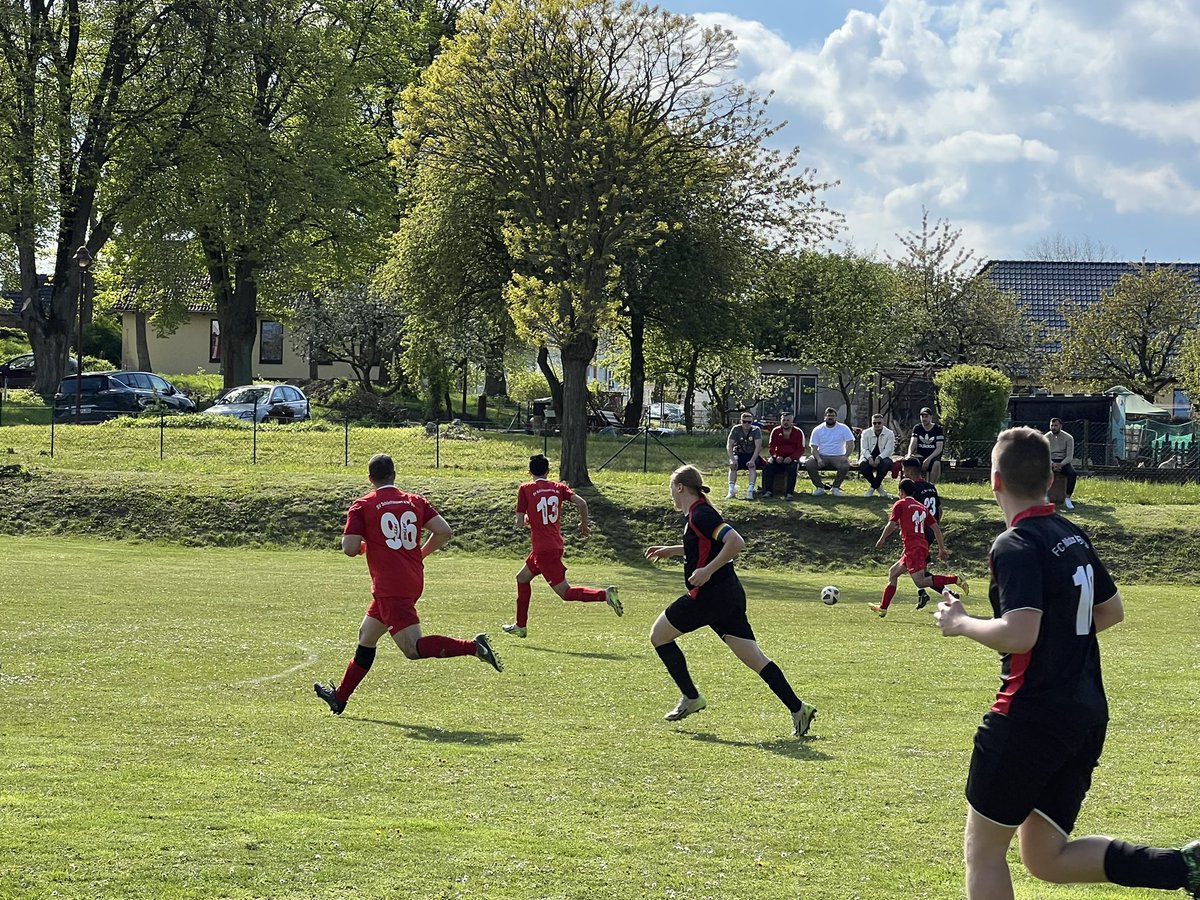 FCMotorNBGDSued's tweet photo. Unsere 2. meldet sich in der Meisterschaft zurück.
Heute gab es einen souveränen 6:2 Erfolg beim SV Schönhausen!
Nächste Woche kommt Salow zum Spitzenspiel zum Weidenweg. https://t.co/lCsRkHsXKC