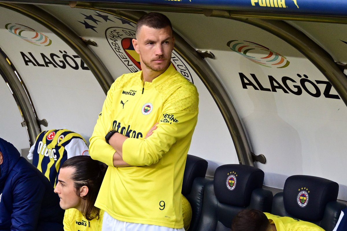 Dzeko'nun Beşiktaş derbisine yedek başlaması hakkında ne düşünüyorsunuz? #TGRTderbi