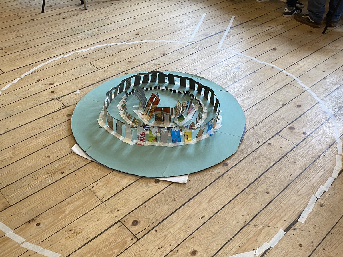 RothwellNigel's tweet photo. Thanks to the wonderful Katy Whitaker of @HistoricEngland &amp; @YACNorthWilts from #chilternYAC @YAC_CBA @HeritageDaily for talking about Saracen stone &amp; running a @EH_Stonehenge production line. We achieved in 2hrs what originally took 800yrs! OK ours was 1:50 scale &amp; in cardboard. https://t.co/lsLkBRIPgi