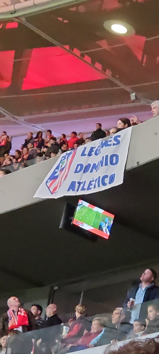 Diatletico's tweet photo. @CreyentesATM primer objetivo empalmar con "Leganes dominio Atletico". Hoy se han incorporado un montón de pancartas https://t.co/iP8lcj0RKK